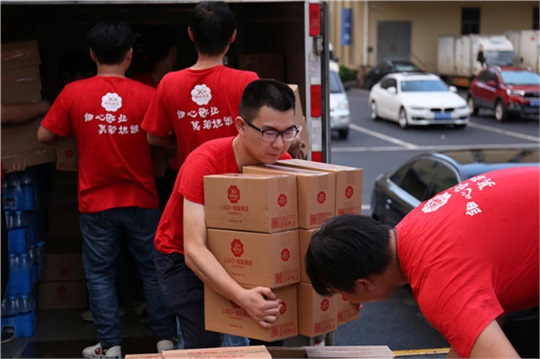 洪水無(wú)情人有情，細(xì)莫為受災(zāi)群眾輸送愛(ài)心物資