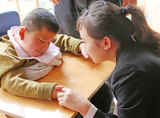 細(xì)莫事業(yè)，公益隨行 